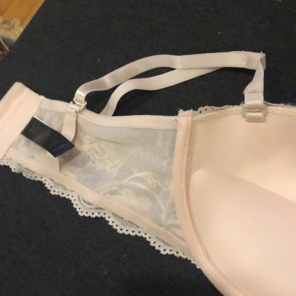 36C Bra with adjustable straps.  Push up Lace Bra with adjustable straps - Picture 7 of 9